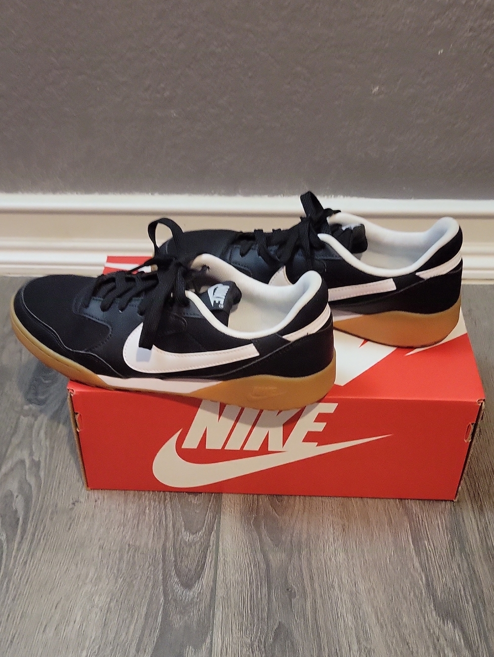 Nike Men's Black and White Sneakers with Gum Sole